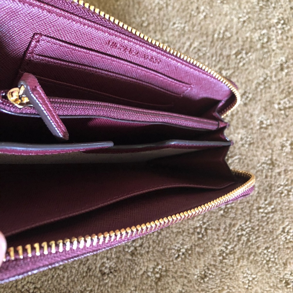 Michael Kor Wristlet - Picture 5 of 7